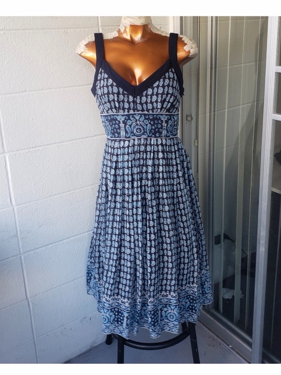 Robbie Bee Dresses & Skirts - Robbie Bee Navy and Light Blue Printed Midi Dress